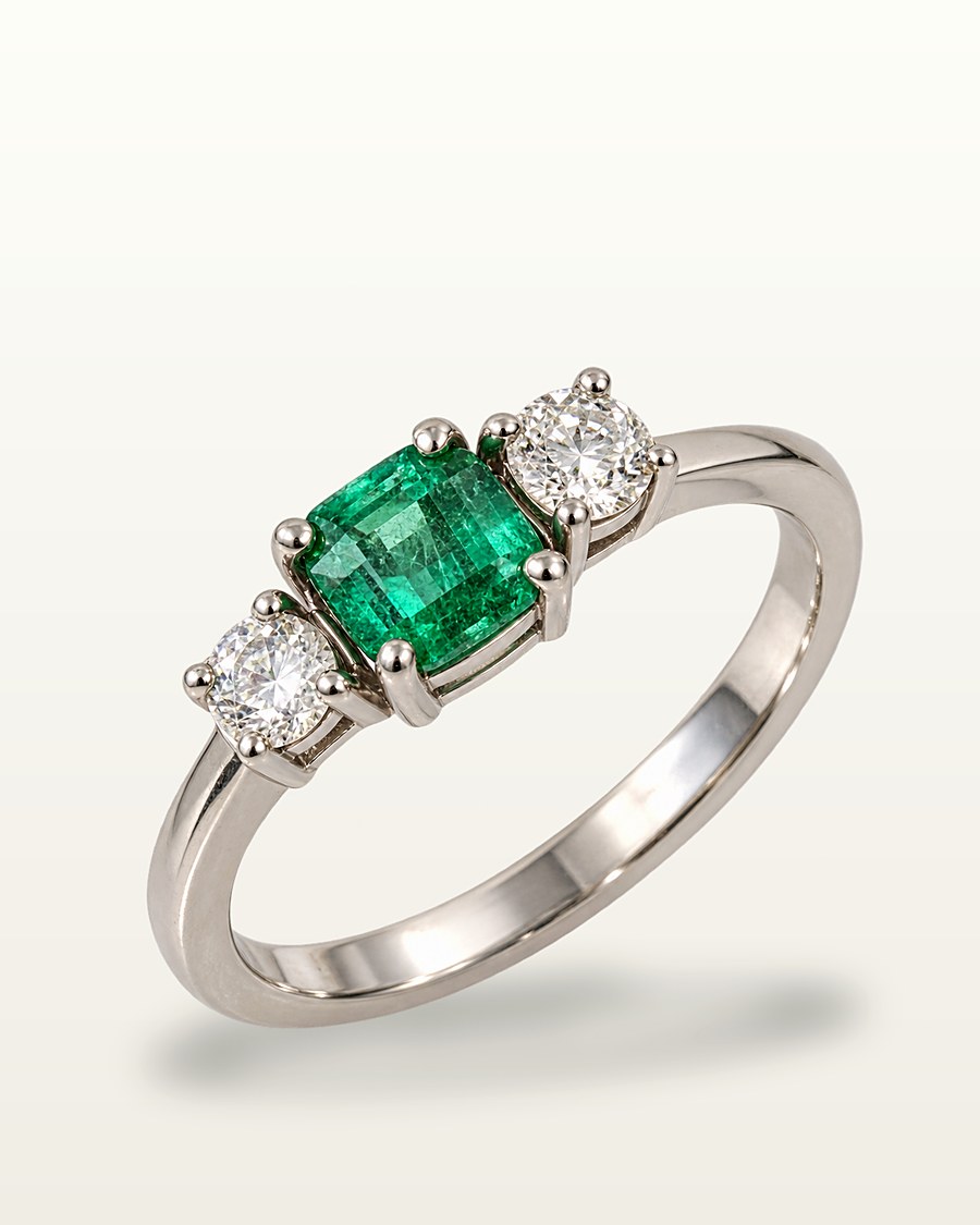 Colombian emerald ring with side diamonds, made in the Kingdom Emeralds workshop